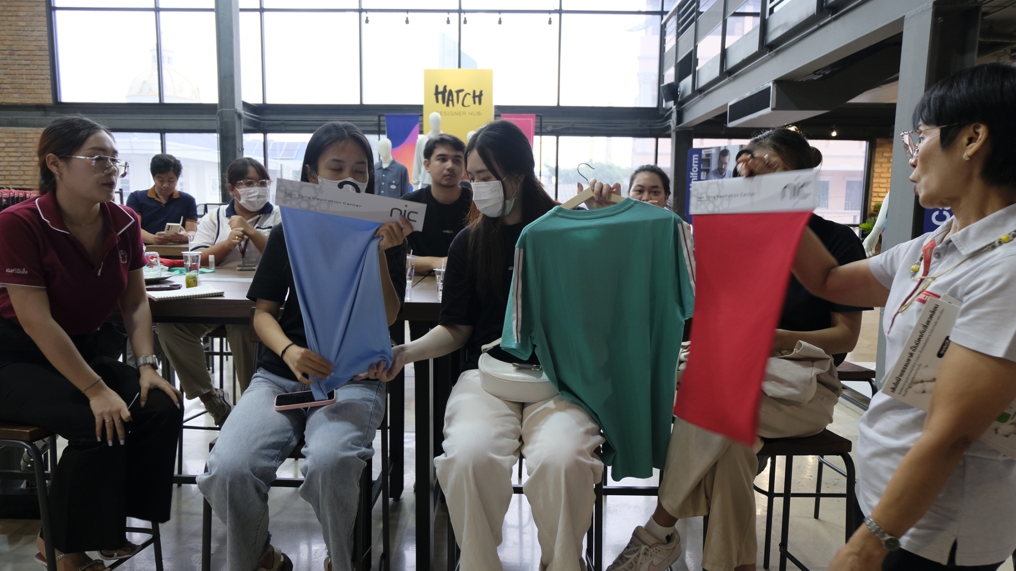 ภาพประกอบเหตุการณ์ 2021: จับมือกับโรงงานผ้าเบอร์ต้น ๆ ของประเทศไทย