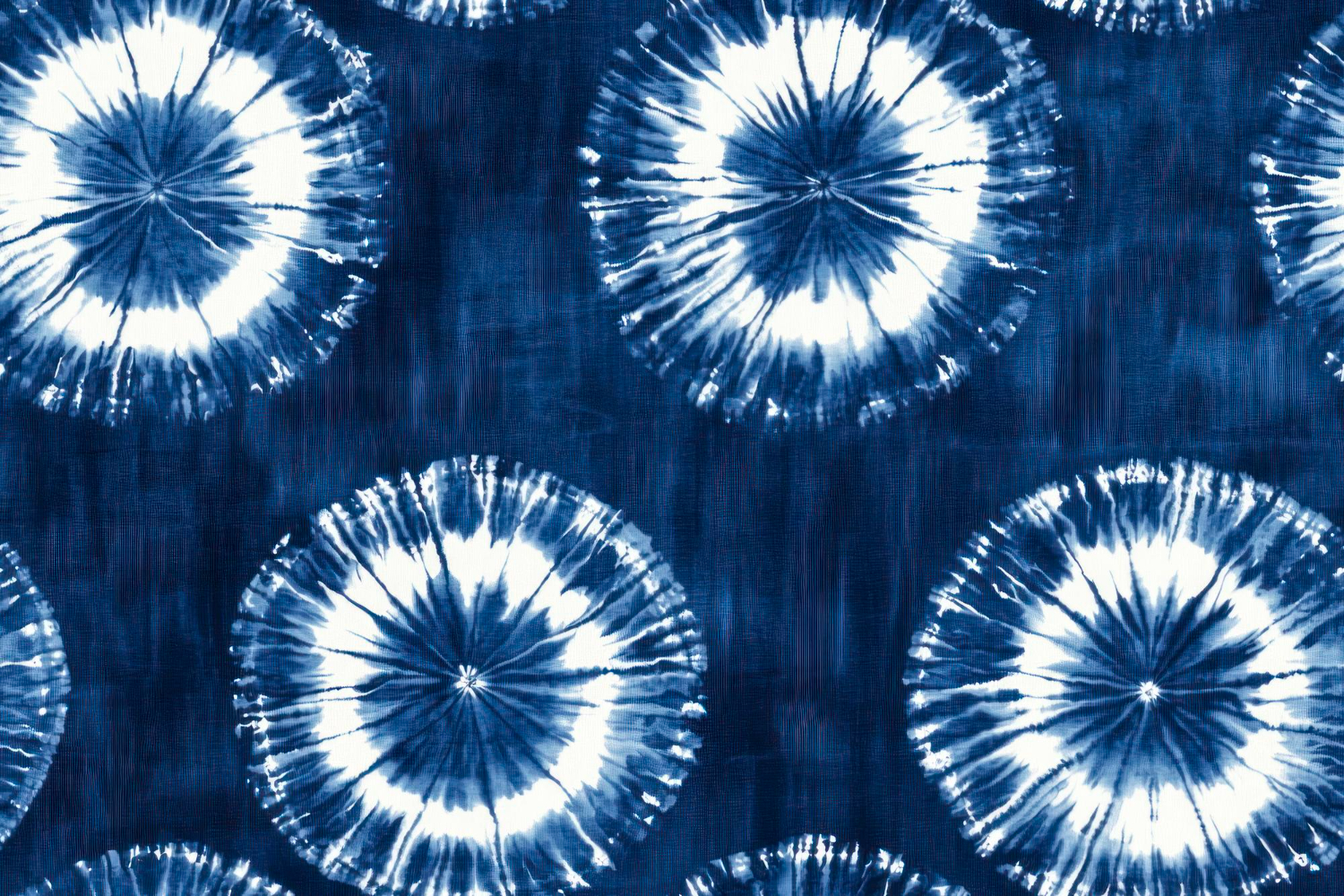 เทคนิค Shibori สามารถนำไปใช้กับผลิตภัณฑ์ผ้าได้หลากหลายประเภท ทั้งแฟชั่นและของใช้ในบ้าน เช่น ผ้าซิ่น ผ้าพันคอ ผ้าคลุมไหล่ เสื้อเชิ้ต