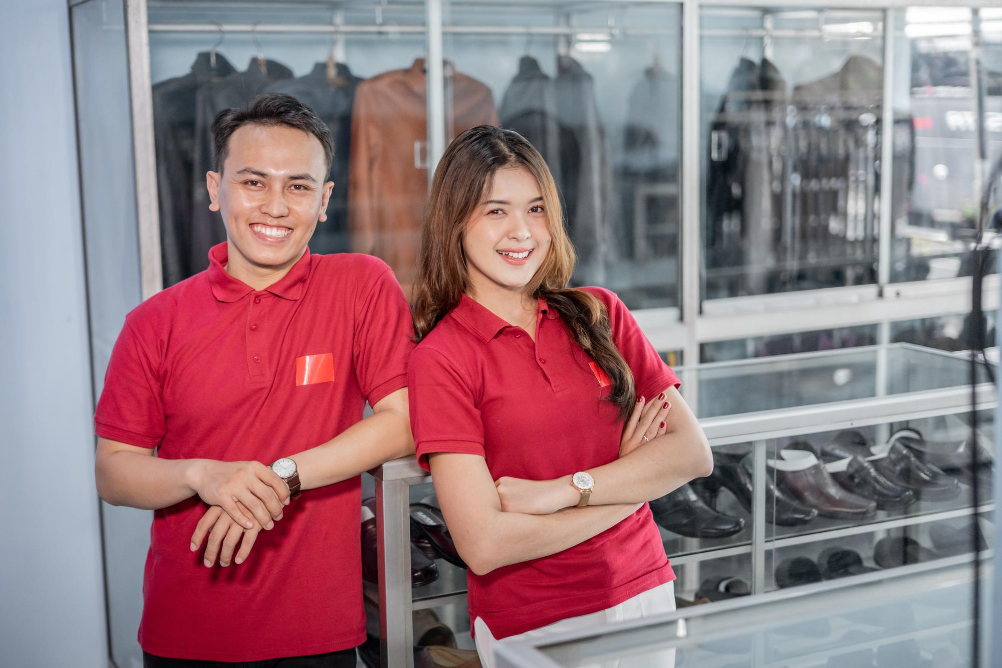 เสื้อโปโลทำงาน ที่มีโลโก้ช่วยสร้างการรับรู้และความน่าเชื่อถือให้กับองค์กร ช่วยให้ลูกค้าและคู่ค้าจดจำแบรนด์ได้ง่ายขึ้น